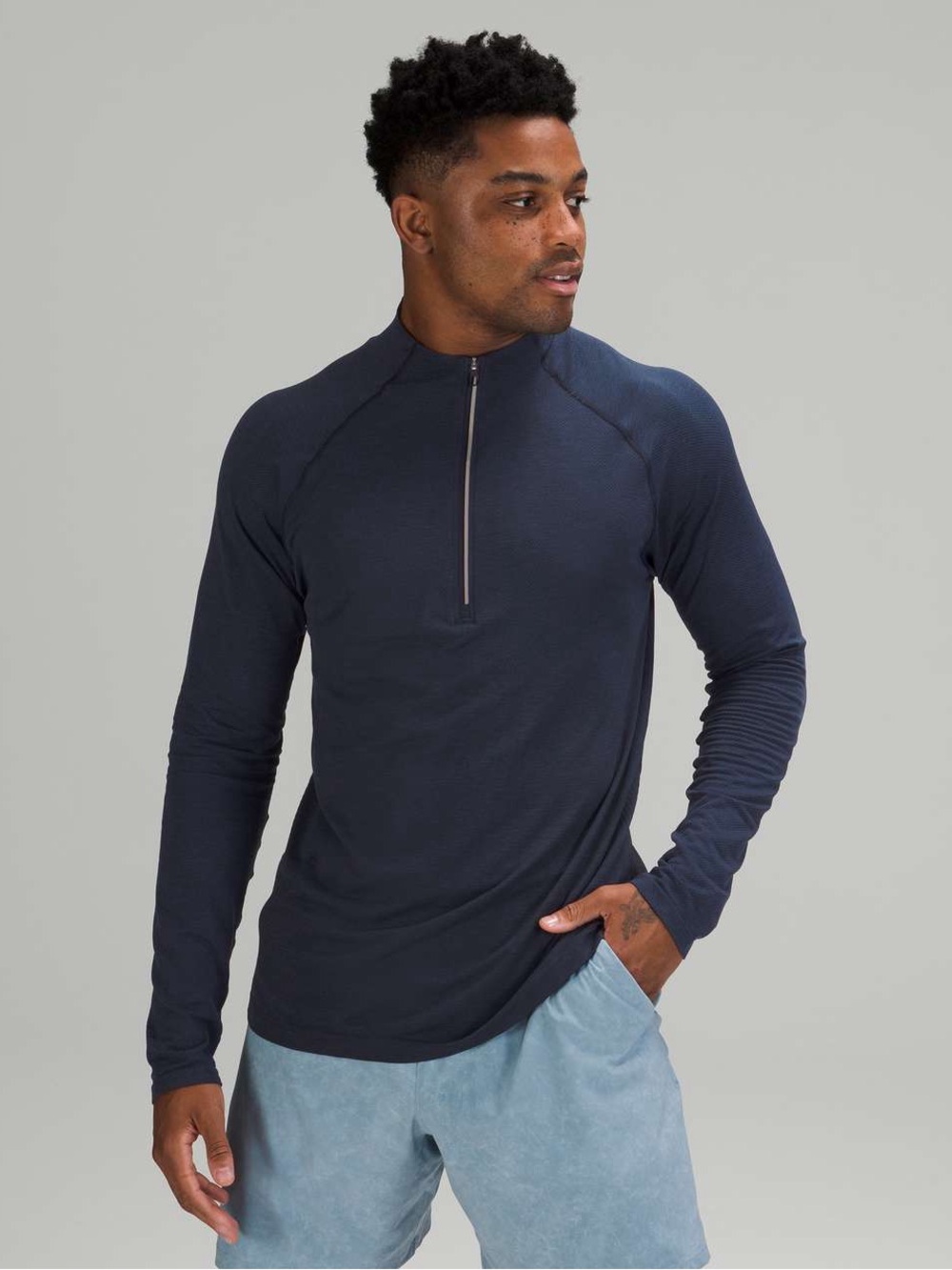 Lululemon Men’s Metal Vent Tech 1/2 Zip 2.0 in Mineral Blue/True Navy Size XL